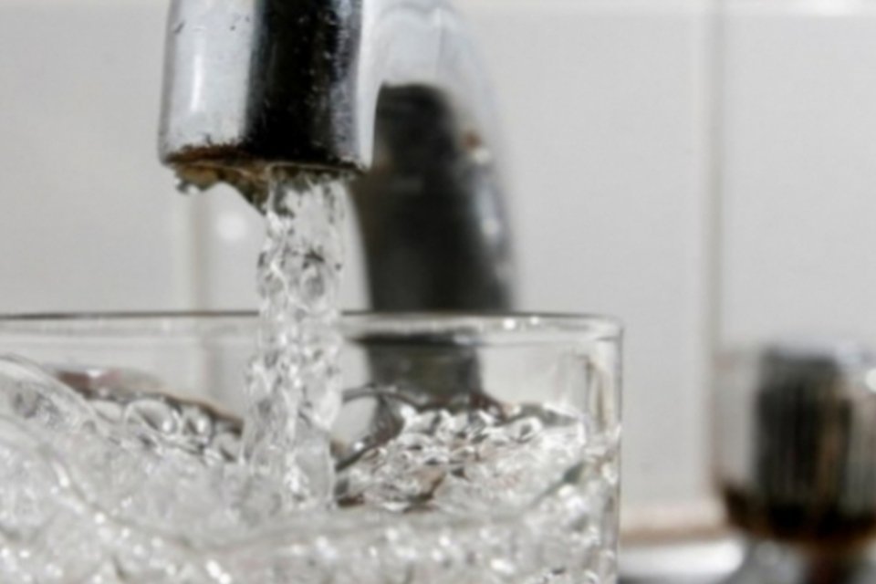 OMS alerta sobre água distribuída em tanques de gasolina