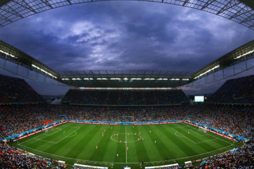 Estádios da Copa no Brasil ainda passam por arbitragem