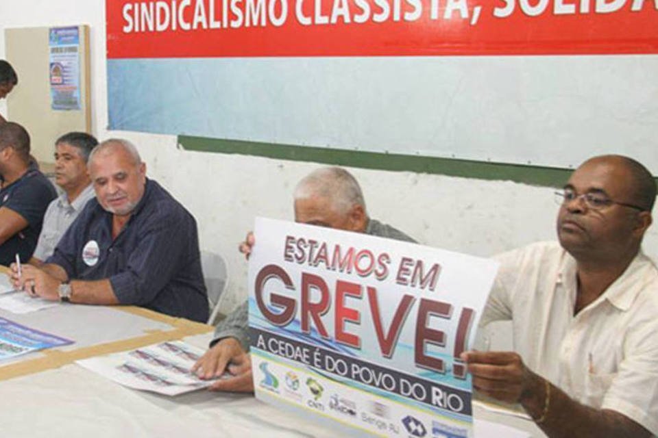 70% dos funcionários da Cedae fazem greve contra privatização