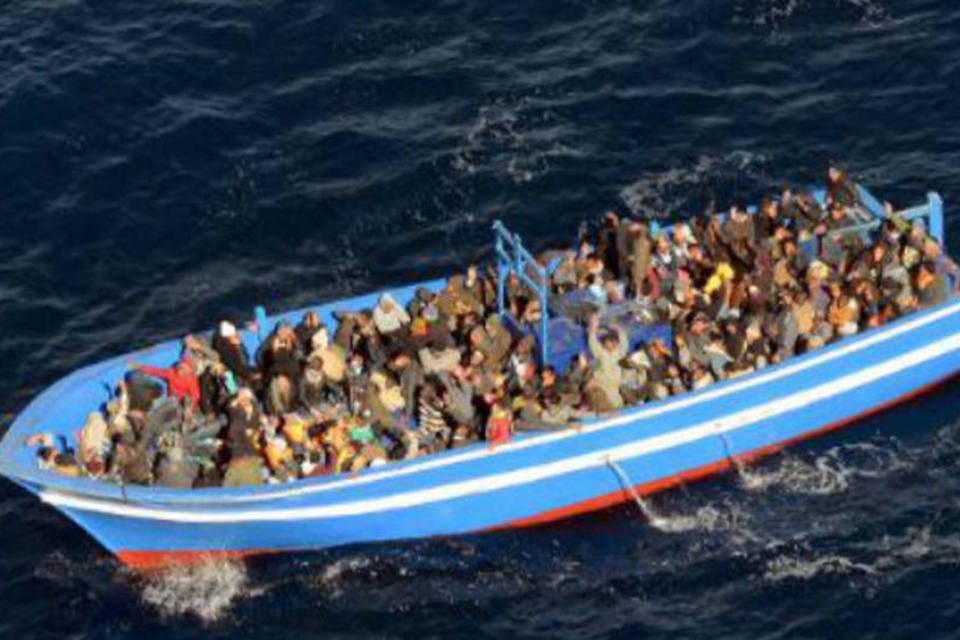 Imigrantes sírios são resgatados em frente à costa do Chipre