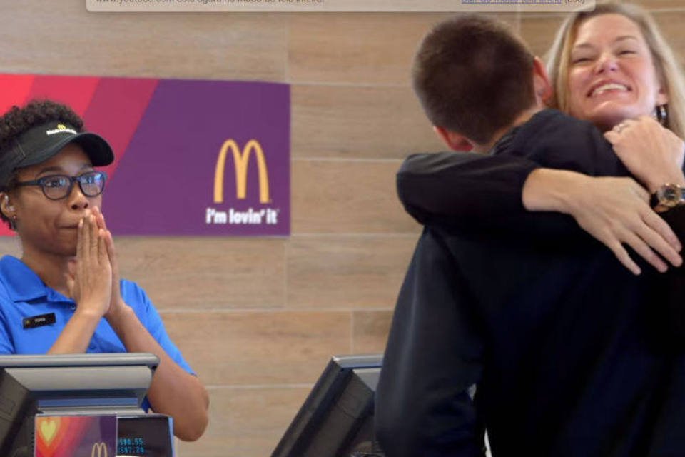 McDonald's vai aceitar selfies e abraços como pagamento