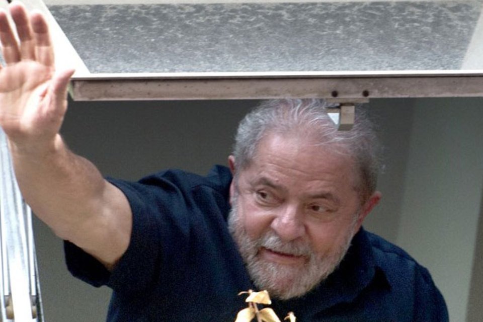 Procuradoria pede análise das caixas "praia" e "sítio" de Lula