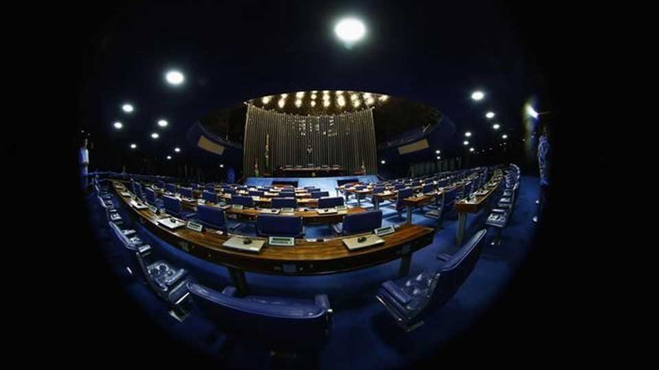 Senadores da oposição vão ao STF pedir suspensão da PEC do teto