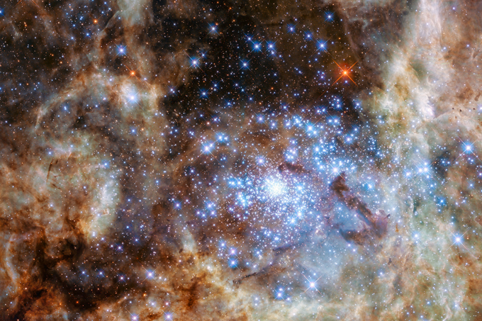'Censo cósmico' revela quantas estrelas e planetas existem perto da Terra