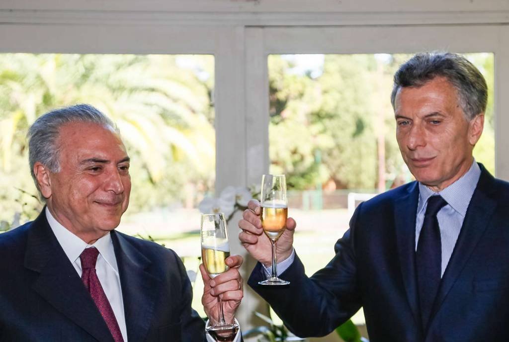 Macri chega ao Brasil para negociar acordo comercial