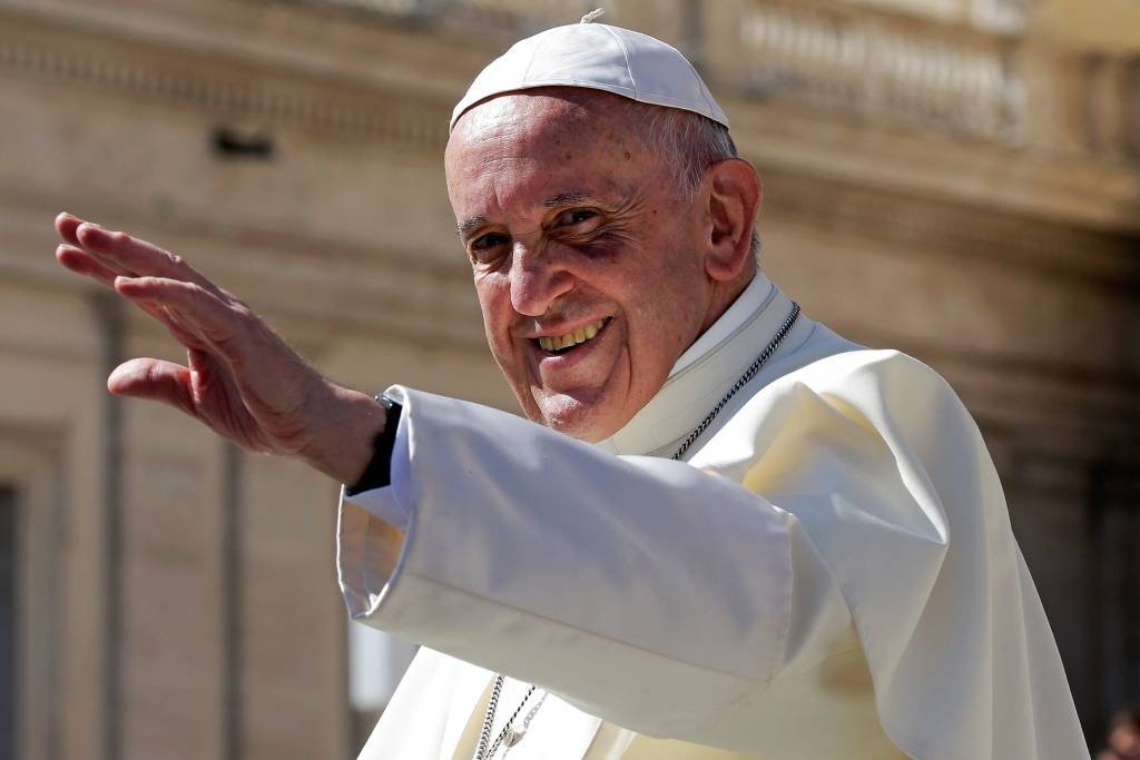 Ajudar pobres e migrantes não é comunismo, diz papa Francisco