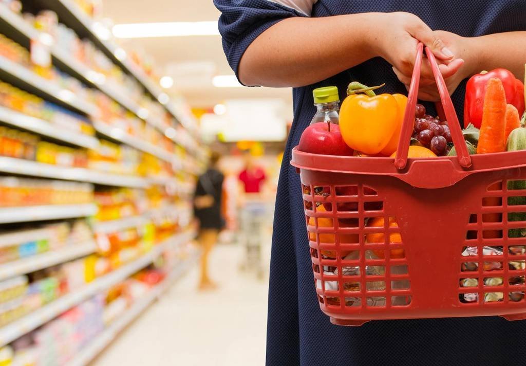 Supermercado: Há várias explicações possíveis para uma embalagem com maior quantidade ser proporcionalmente mais cara que outra, com menor quantidade. (Pixfly/Thinkstock)