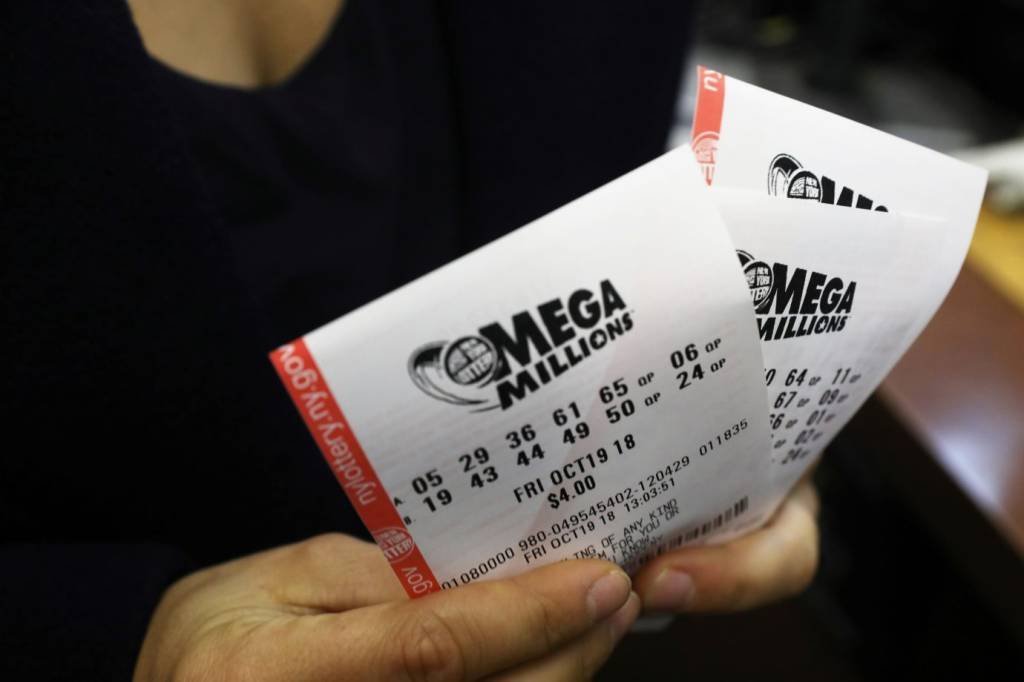 Loteria dos EUA paga prêmio de R$ 2,2 bilhões e brasileiros podem apostar; veja como