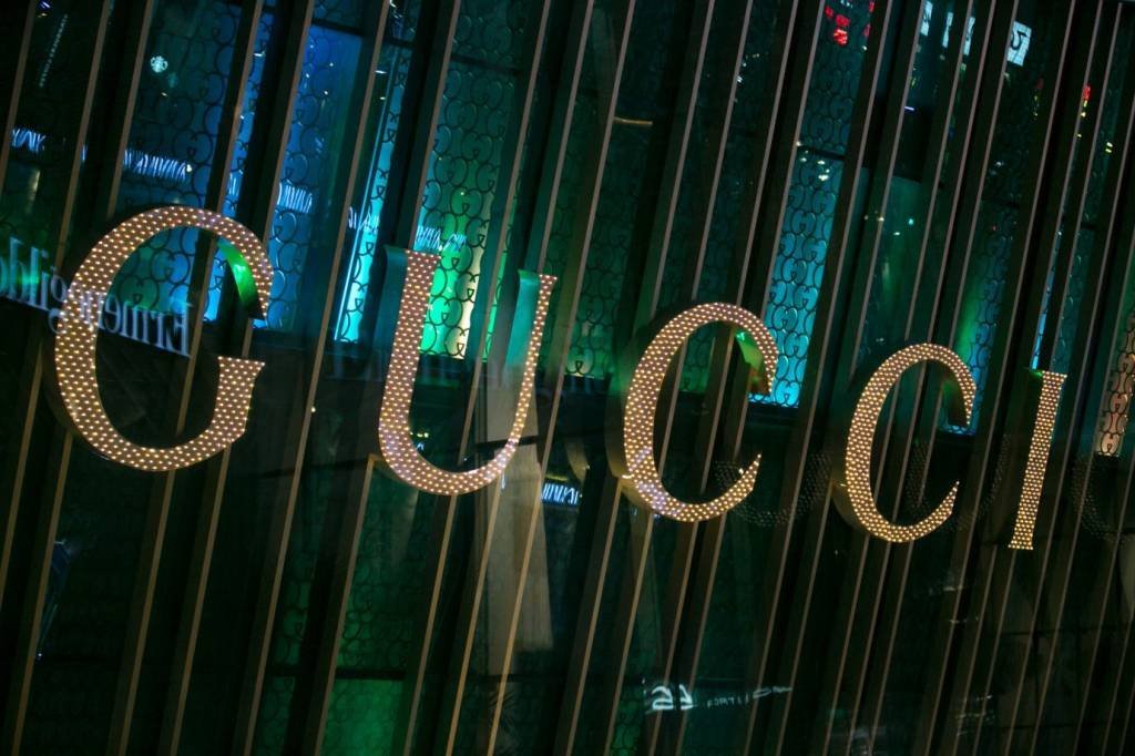 Dona de Gucci e Balenciaga compra própria sede na Quinta Avenida em NY por quase US$ 1 bi