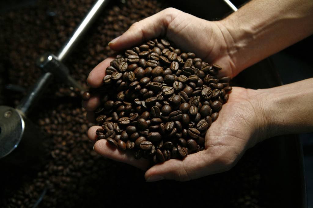 Além do petróleo e minério: coronavírus derruba preço até do café