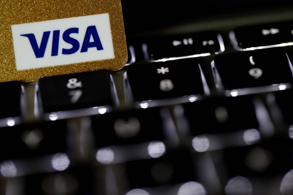 Aumenta em 70% o número de lojas virtuais que aceitam débito, diz Visa