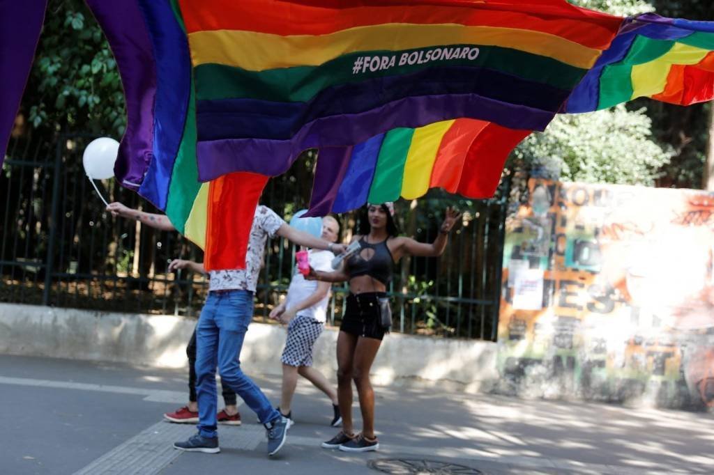 Parada LGBT carrega tom político e reúne famílias em SP; veja fotos