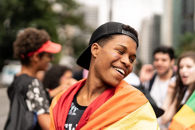 Ambev doará R$1 a ONG LGBT a cada tuíte com #OrgulhoDaMinhaHistoria