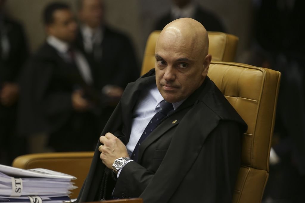 Moraes manda redes sociais enviarem à PGR posts de Bolsonaro sobre STF, TSE e Forças Armadas