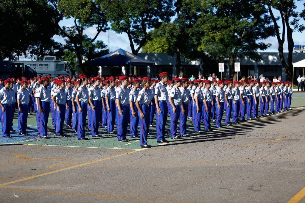 Governo Lula publica decreto que revoga programa de escolas cívico-militares