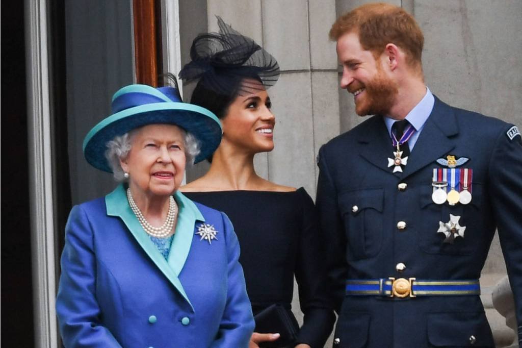 Rainha Elizabeth II define período de transição para Harry e Meghan