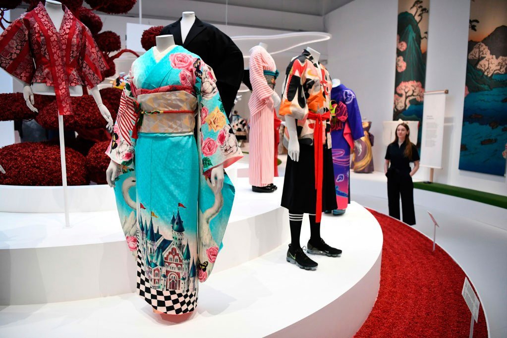 Quimono: o ícone da moda exibido em suas diferentes versões em Londres