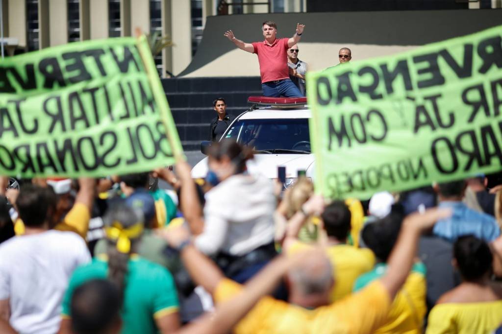 Com base rachada, discurso de Bolsonaro mira eleitor de baixa renda