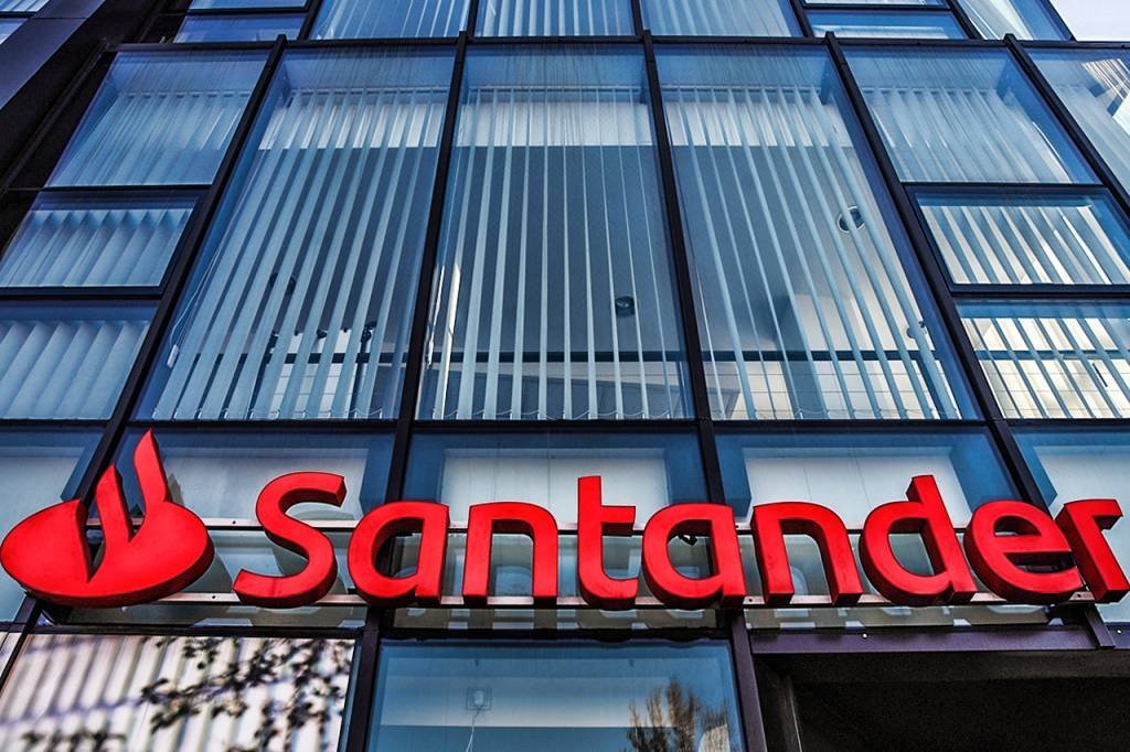 Santander: banco elevou os juros do crédito imobiliário. (Jakub Porzycki/Getty Images)