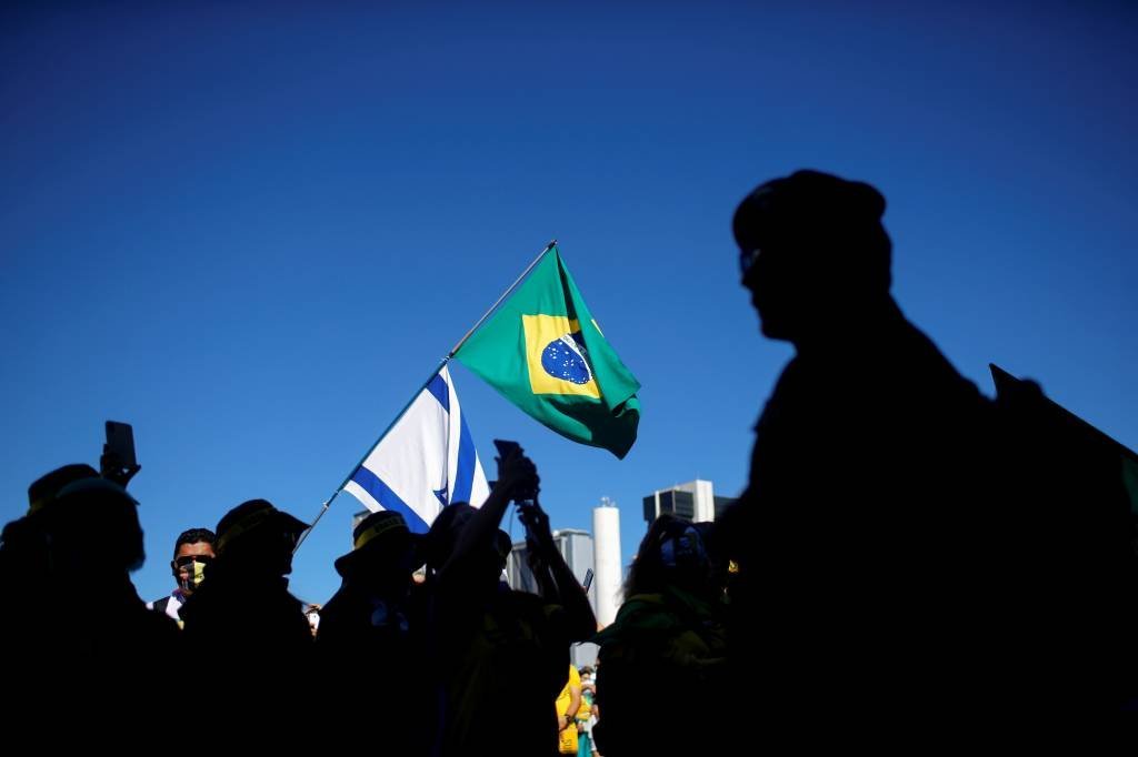 Manifestantes pró e contra Bolsonaro se concentram em Brasília
