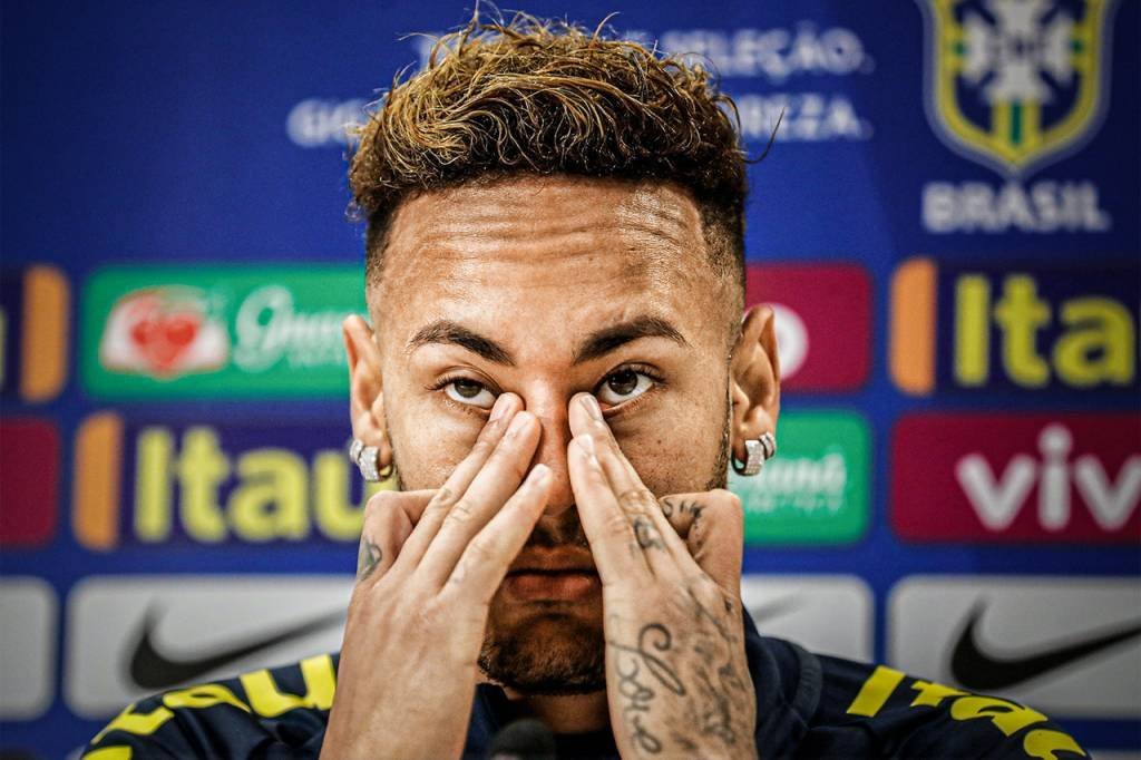 Neymar passa por cirurgia no Catar e ficará fora de campo por três meses