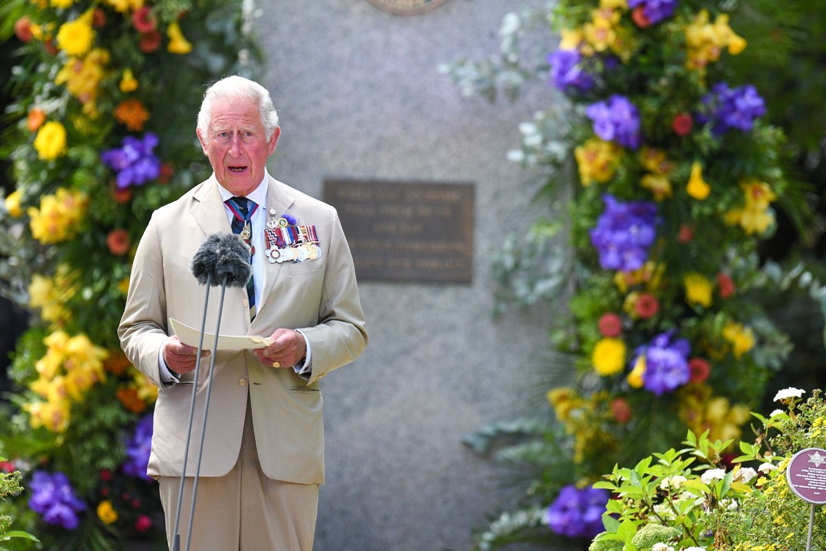 O príncipe Charles da Grã-Bretanha faz um discurso durante o evento VJ Day National Remembrance, realizado no National Memorial Arboretum em Staffordshire, Grã-Bretanha, em 15 de agosto de 2020. Oli Scarff / Pool via REUTERS
