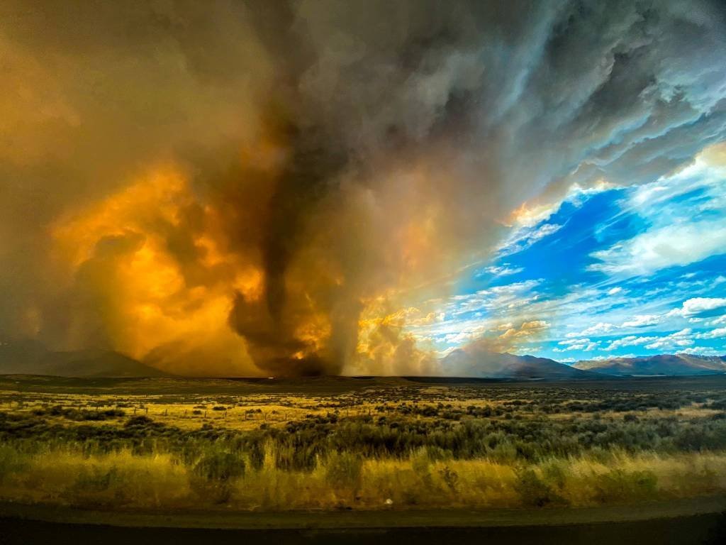 Califórnia: estado é um dos afetados pelo tornado de fogo (Katelynn Hewlett/Social Media/Reuters)
