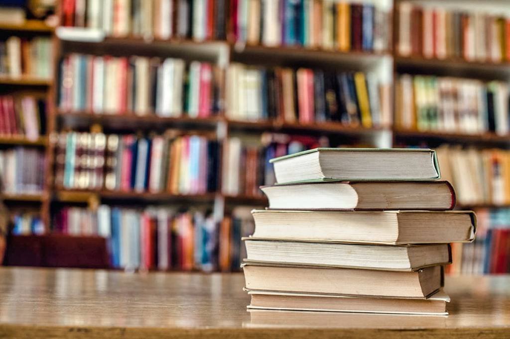 O banimento dos livros clássicos – ou “Síndrome de Caetano Veloso”