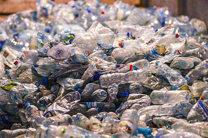 Poluição plástica: 350 milhões de toneladas viram resíduos a cada ano, diz Credit Suisse