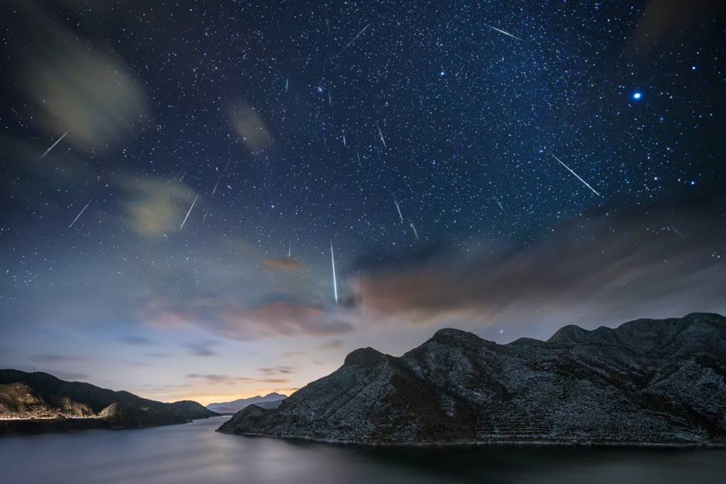 Nasa divulga vídeo incrível de meteoros; assista