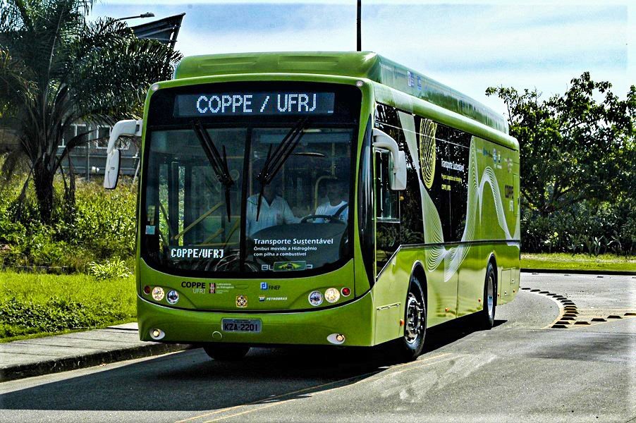 Ônibus da Coppe, da UFRJ: ônibus tem um motor elétrico e um gerador de eletricidade movido a hidrogênio (Coppe/UFRJ/Divulgação)