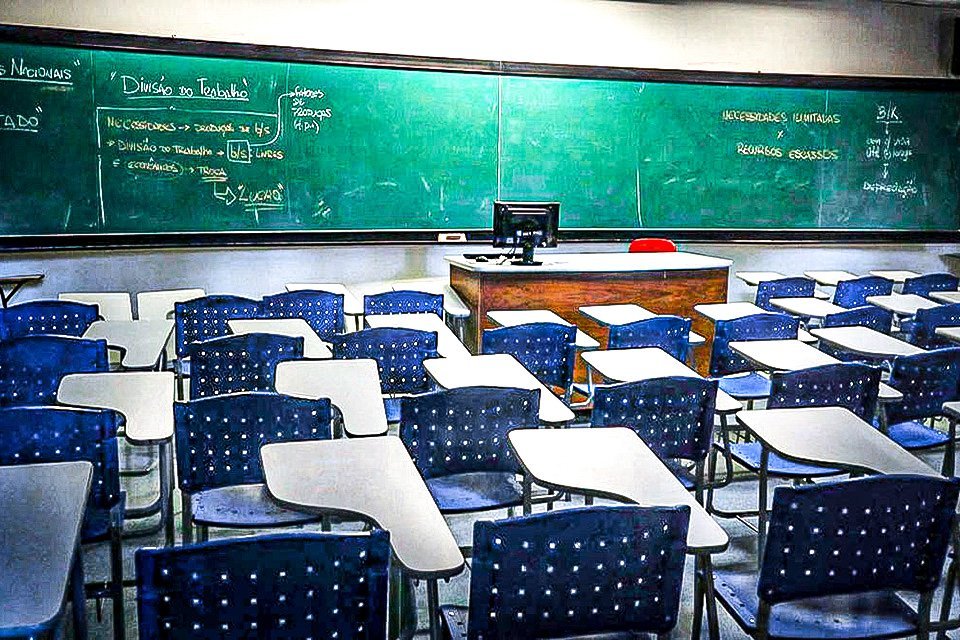 Após medo de ataques, escolas têm salas vazias nesta quinta-feira
