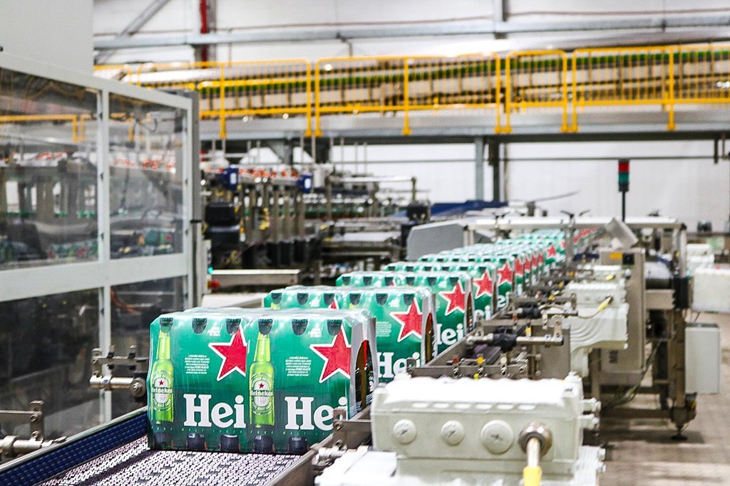 Heineken interrompe produção e vendas na Rússia