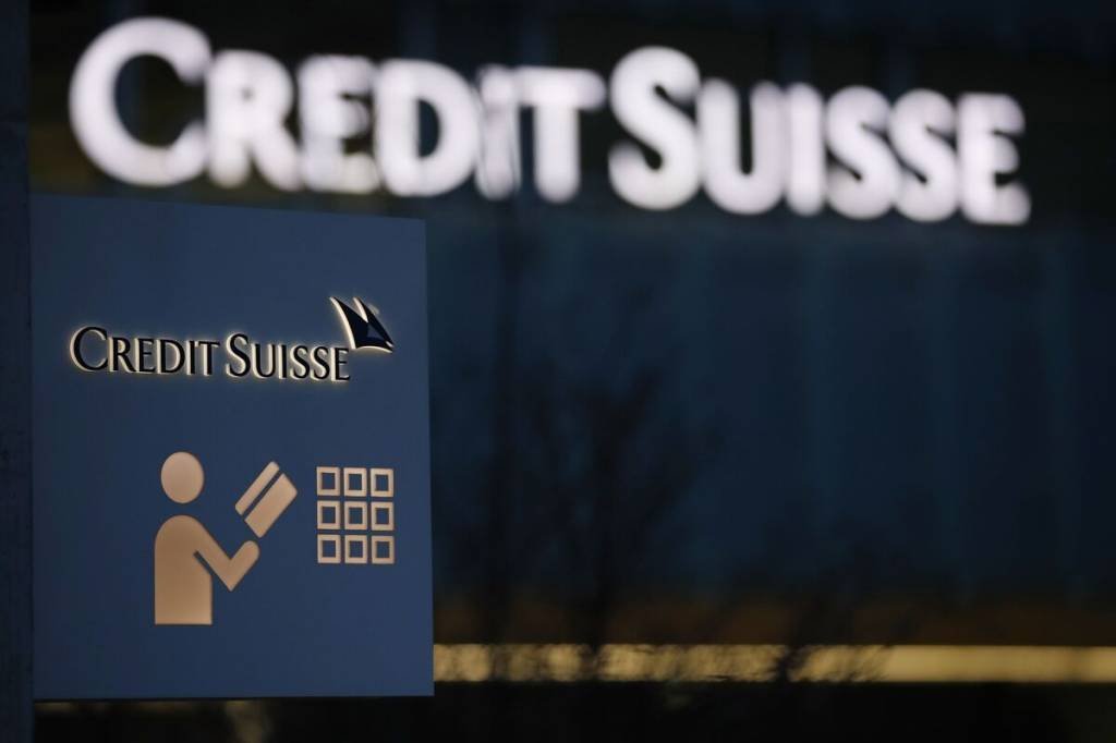 UBS negocia para adquirir Credit Suisse, diz jornal