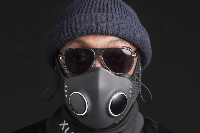 Rapper Will.i.am lança máscara inteligente com bluetooth e até ventilador