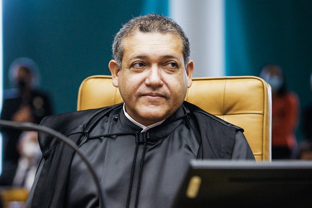 Nunes Marques pede vista em julgamento que pode 'anular' a eleição de sete deputados