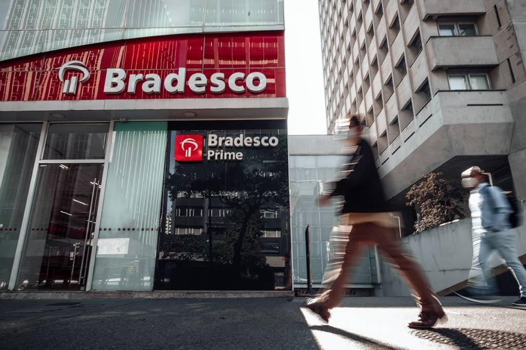 Bradesco (BBDC4) em queda livre: balanço decepciona e ações caem mais de 15%