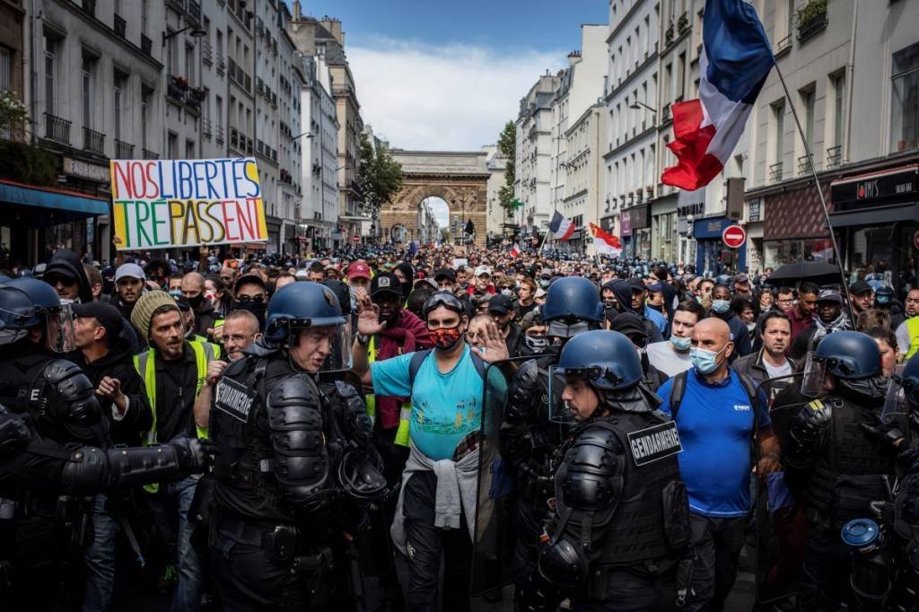 França tem protestos contra medidas anticovid-19 pela quarta semana