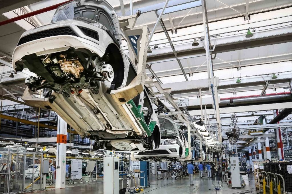 Volkswagen para produção de suas três fábricas de carros por falta de demanda