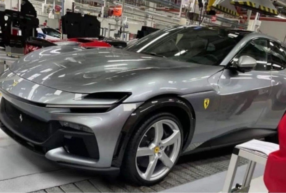 Conheça o polêmico SUV da Ferrari que brigará com Lamborghini Urus em 2023