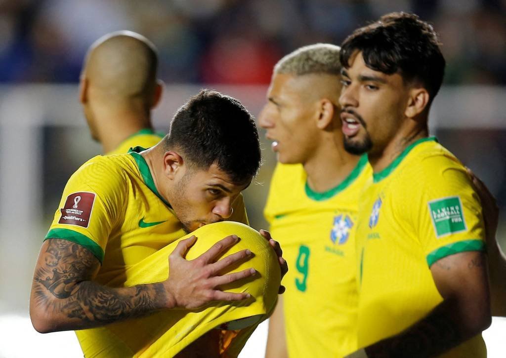 Copa do Mundo: Brasil volta ao topo do ranking; definidos potes de sorteio