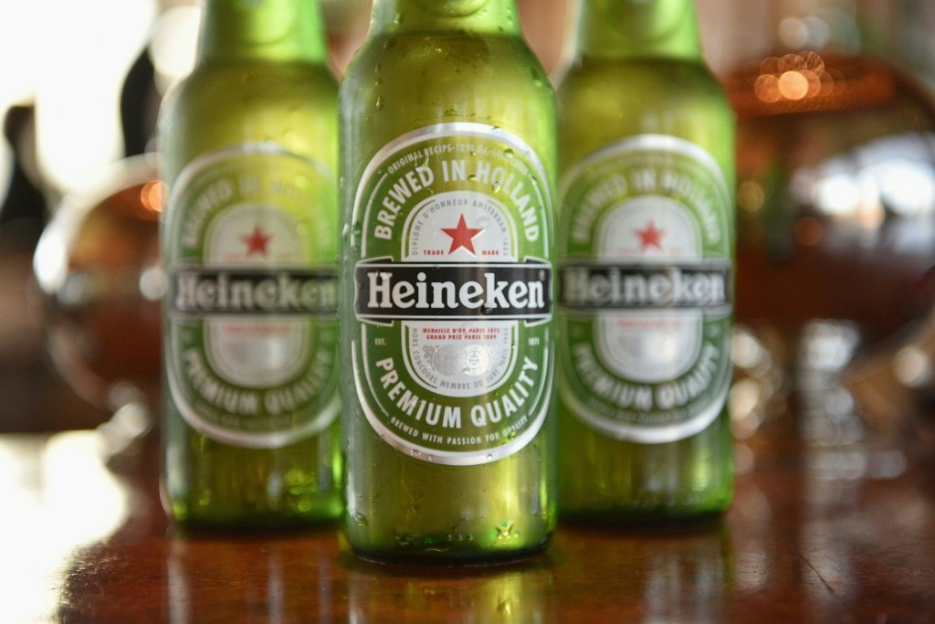 Heineken passa a vender cervejas em long necks retornáveis no Brasil