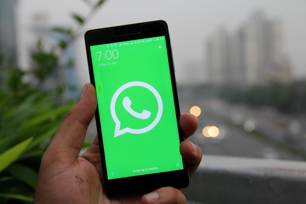 Logo do WhatsApp em celular