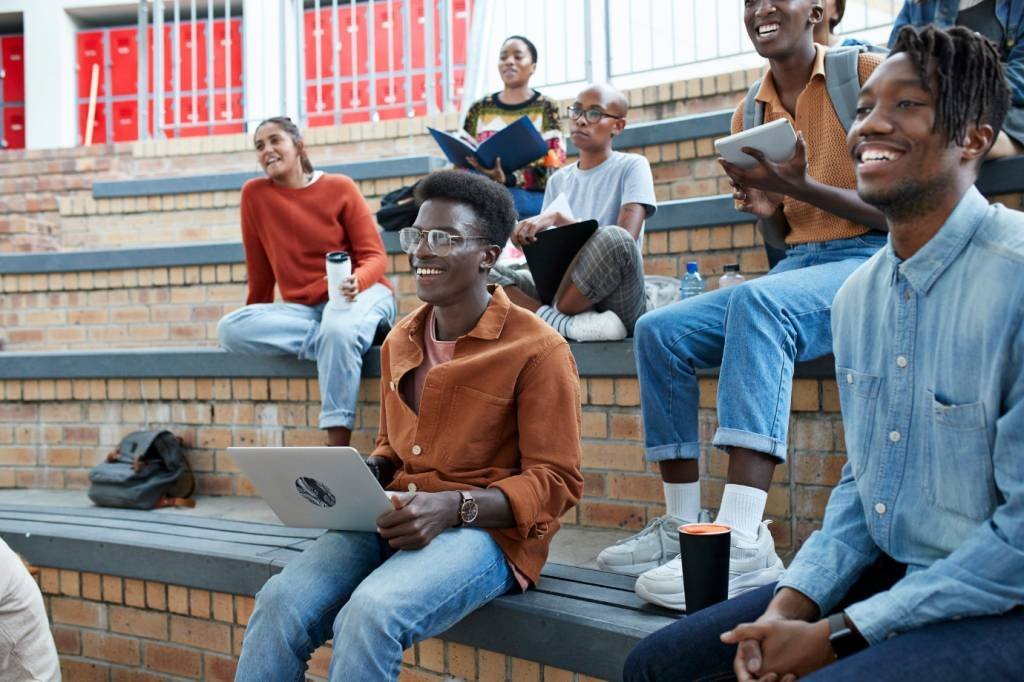 Coca-Cola lança curso gratuito e online de empregabilidade para jovens negros