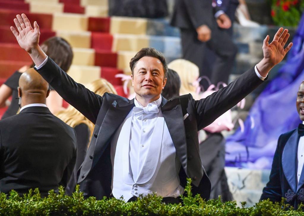 Elon Musk ultrapassa Bernard Arnault e se torna a pessoa mais rica do mundo