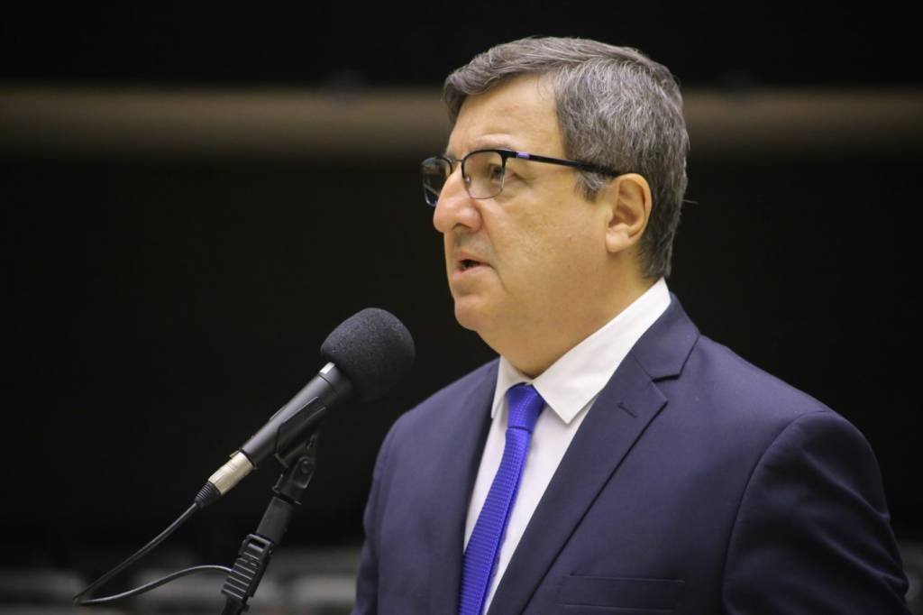Governo decidiu manter meta fiscal de déficit zero, diz relator da LDO