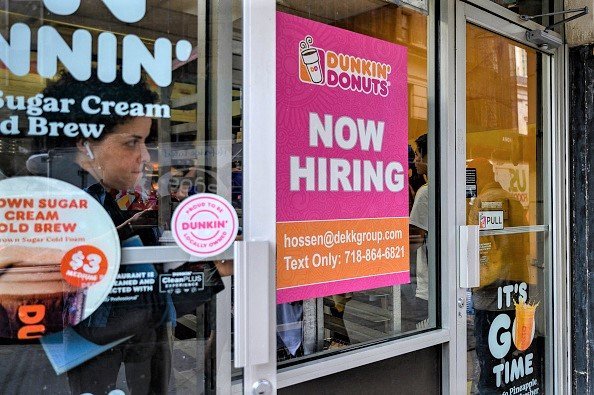 Pedidos de auxílio-desemprego nos EUA sobem de 22 mil para 264 mil
