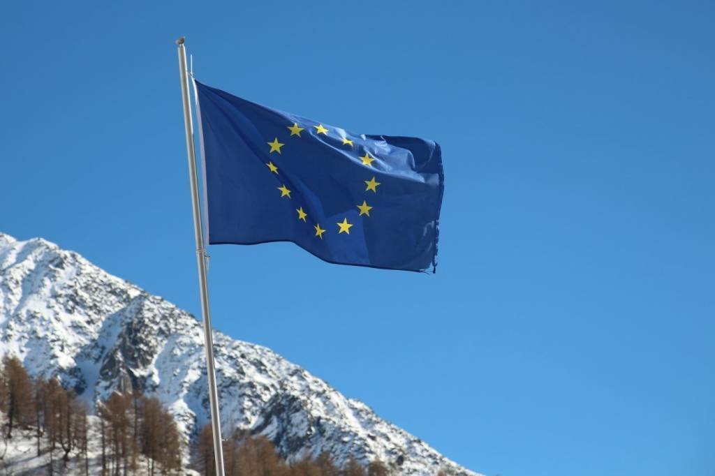 Comissão Europeia propõe reforma de normas fiscais para reduzir déficit e dívida