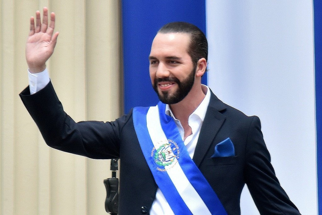 Bukele deixa presidência de El Salvador e faz manobra para tentar reeleição