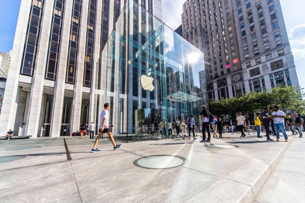 Apple sofre com problemas na produção de iPhone e tem queda no lucro